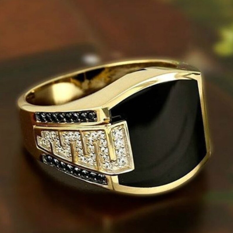 Square signet ring for men in pakistan - UA. Galleryy